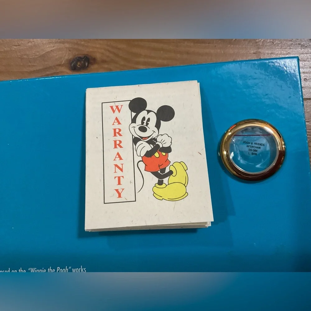 Fossil: Disney store exclusive interchangeable Winnie the Pooh vintage watch box